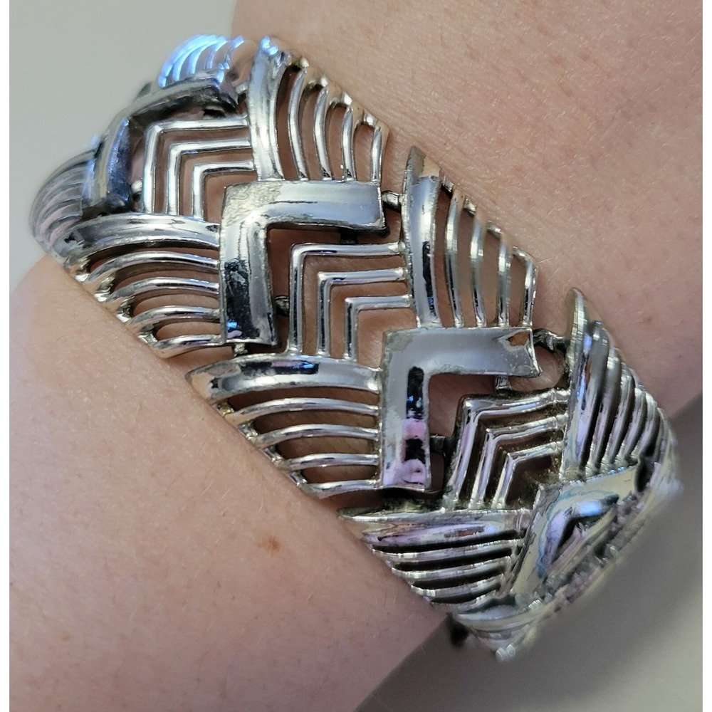 Vintage CORO Signed Silver Tone Fan‎ Wave Wide Chunky Statement Bracelet 7.5"